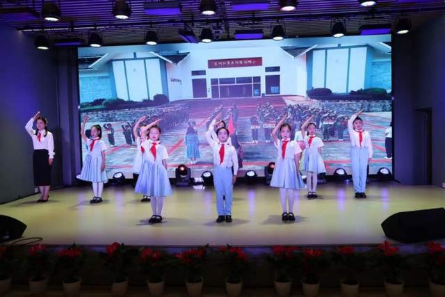 上海市“电影进校园”项目启动未来五年预计33万师生在校看1600+影片(图2)