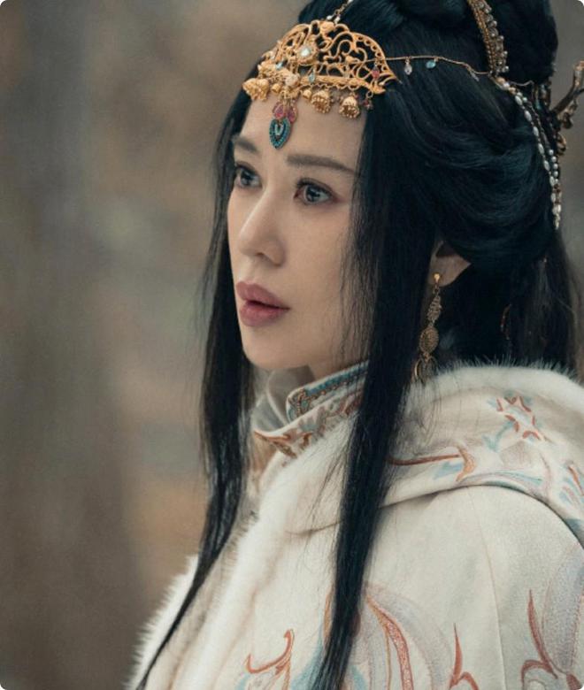 岁月不败真美人！《藏海传》余男亮相告诉你啥叫影视圈顶级美(图5)