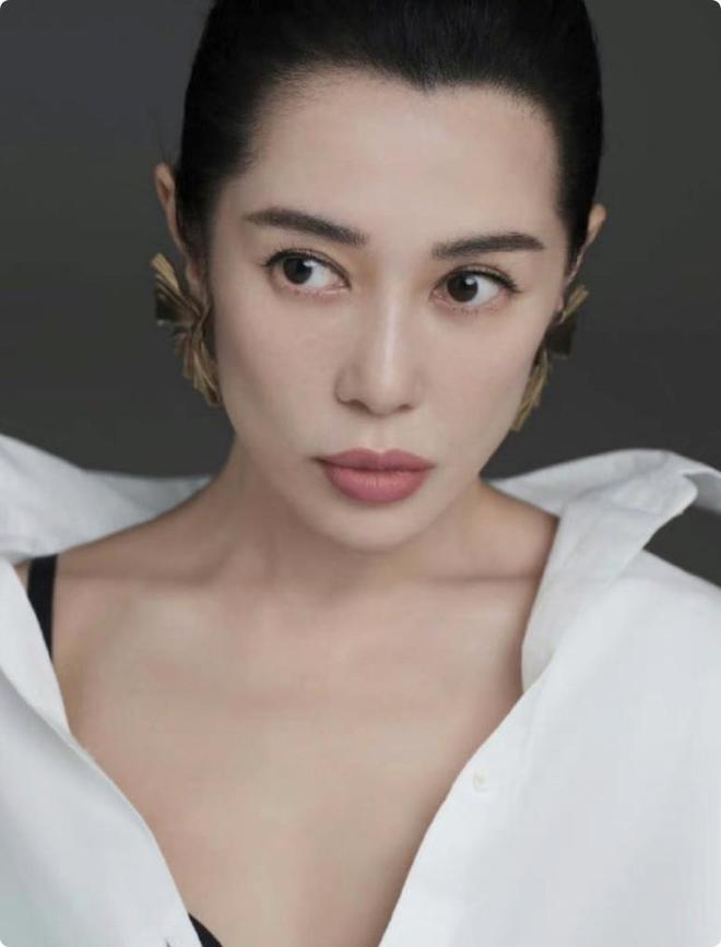 岁月不败真美人！《藏海传》余男亮相告诉你啥叫影视圈顶级美(图19)